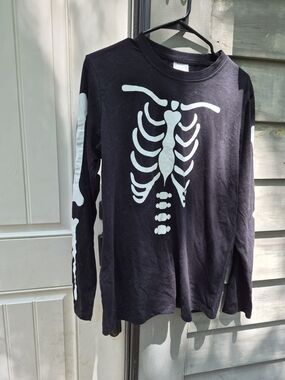 Women's Medium Black Skeleton Graphic Long-Sleeve Tee